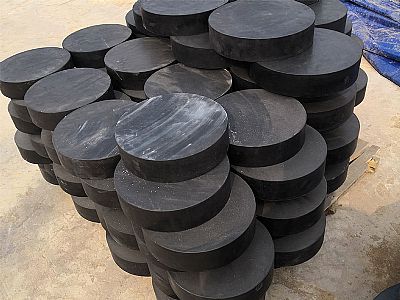 永城市板式橡胶支座由若干层橡胶片与薄钢板经加压硫化